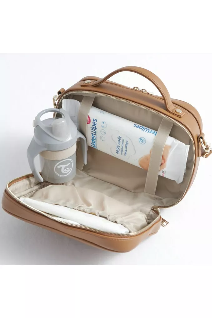 Torebka crossbody Vera Caramel od Joissy zapełniona w środku od zamka drugiego