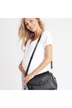Torebka crossbody Midi Black 2w1 na ramieniu mamy w ciąży