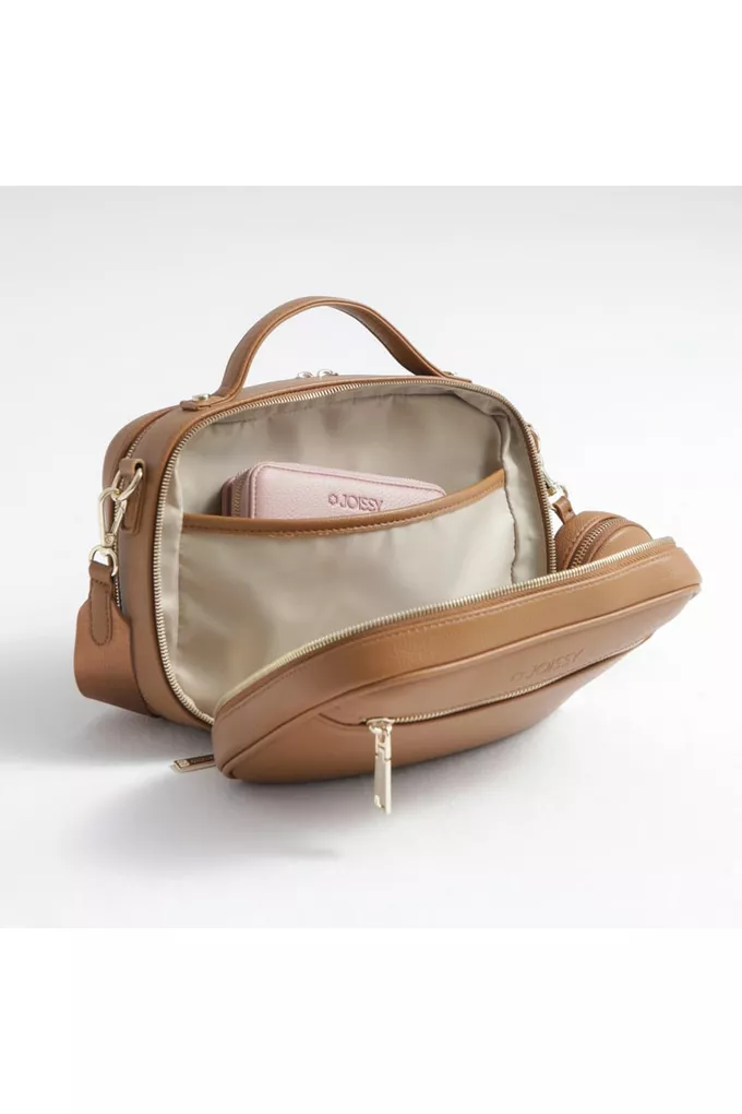 Torebka crossbody Vera Caramel od Joissy zapełniona w środku od zamka pierwszego