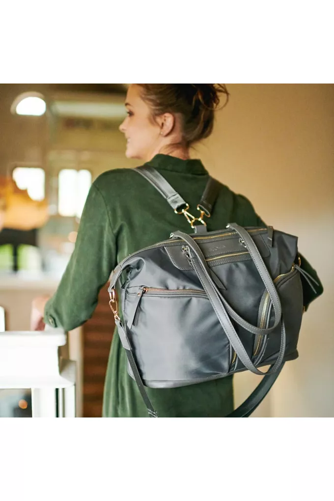 Luna Dark Gray Joissy używana jako plecak dla mamy