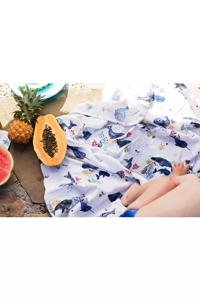 POOFI Pieluszka bambusowa Ocean 73x73cm kolor: wieloryby