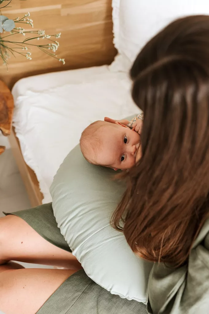 Wodoodporna poduszka do karmienia PUUKI (Poofi) Hygienic kolor: szałwia