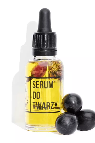 Mydlarnia Cztery Szpaki Serum do twarzy z witaminą C i kwiatem koniczyny